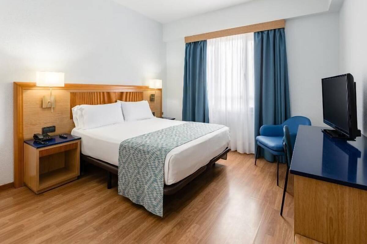 Minibar, in-room safe, blackout drapes, free WiFi