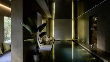 Couples treatment room(s), Turkish bath/hammam, body treatments, facials