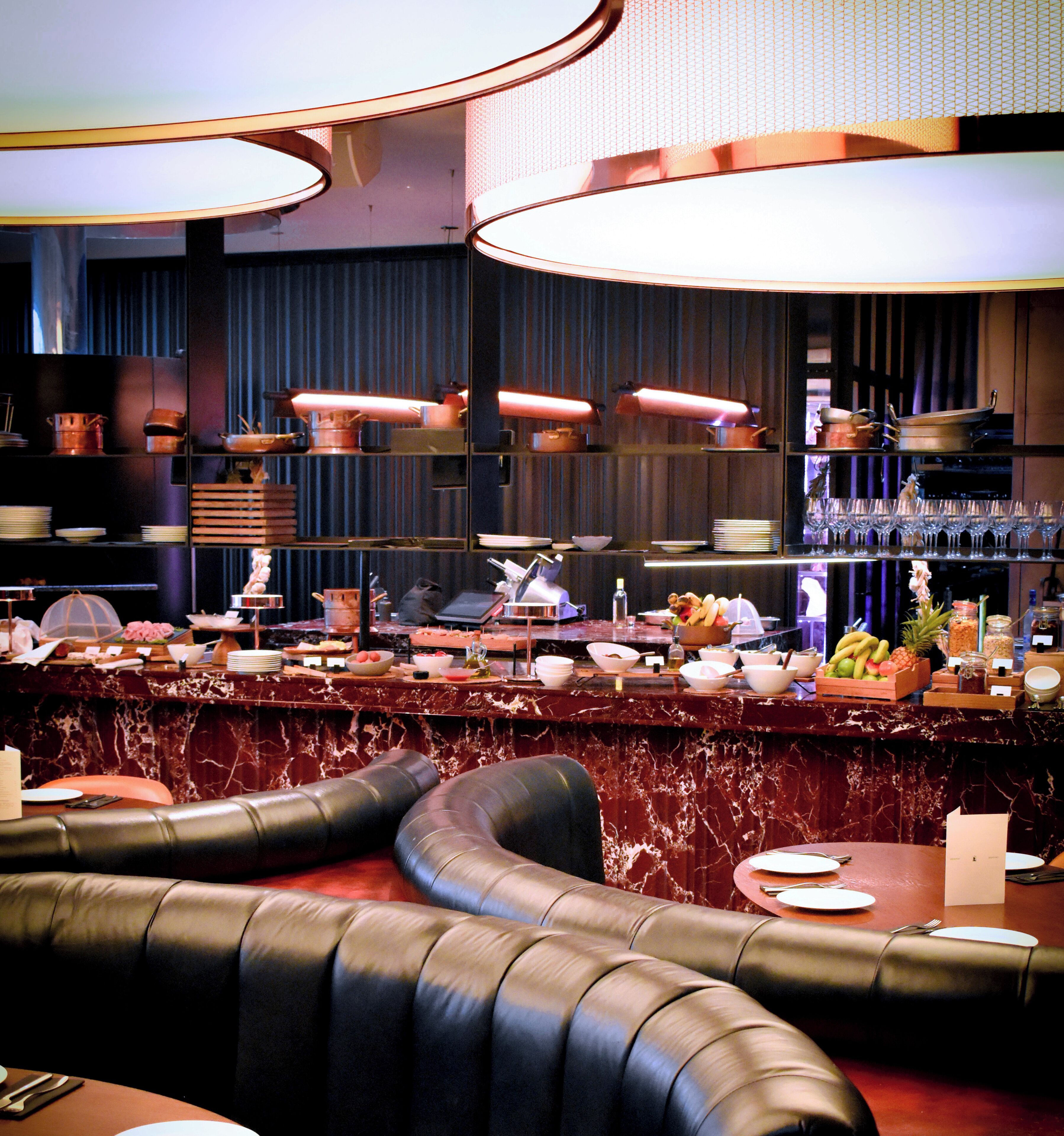 每日供应自助式早餐（每人 EUR 29）