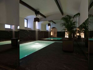 Sauna, hot tub, steam room