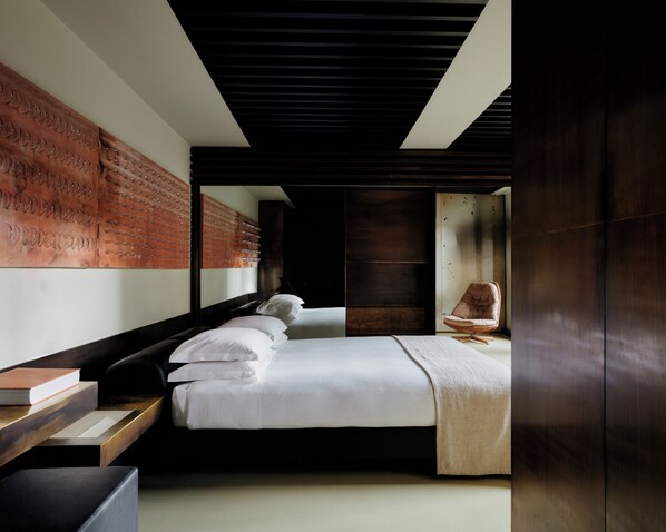 Ropa de cama de alta calidad, cubrecamas y minibar 