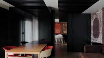 Suite, Terrace (WOW) | Living area | Smart TV