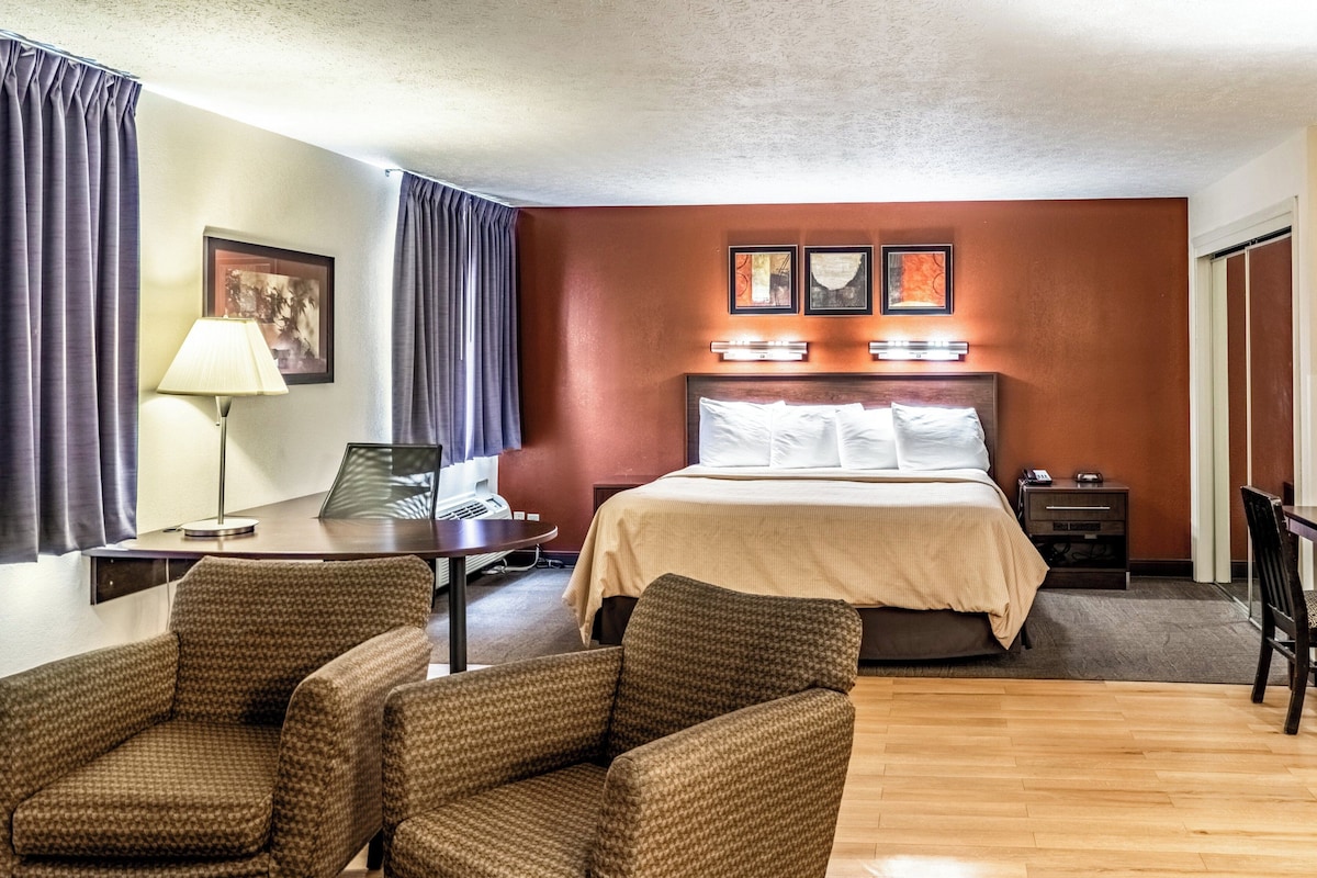 Suite, 1 cama King size, para no fumadores, hidromasaje | Cortinas blackout, tabla de planchar con plancha y cunas gratuitas 