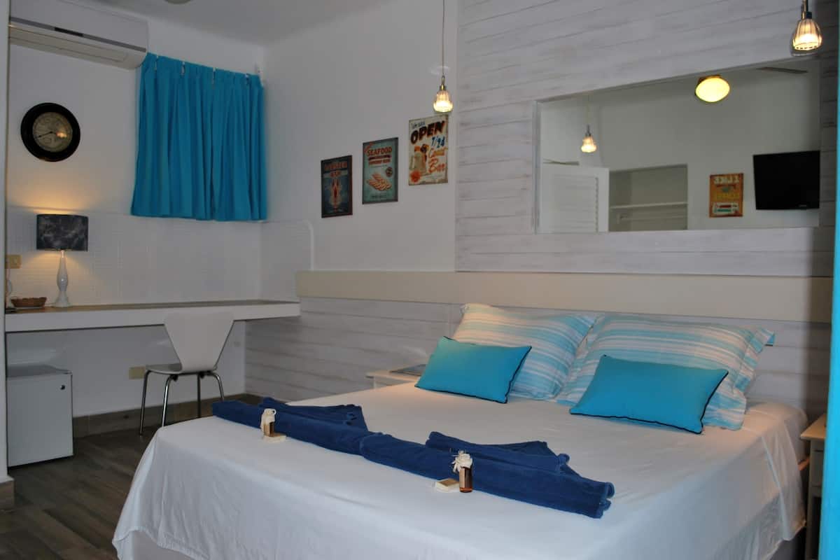 Standard Room, 1 Double Bed | In-room safe, free cribs/infant beds, free WiFi, bed sheets