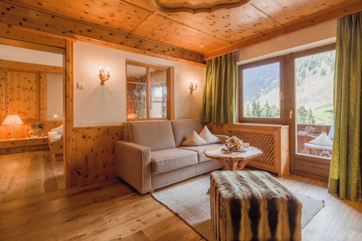 Superior Double Room, Balcony, Mountain View (Habicht) | Living area | LCD TV, DVD player