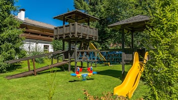 Area giochi per bambini (all'aperto)