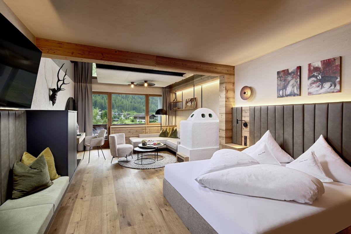 Deluxe Double Room, Balcony, Mountain View (Zwölfer) | 1 bedroom, hypo-allergenic bedding, minibar, in-room safe