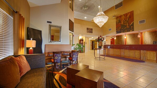 Lobby - Best Western Plus Woodland Hills Hotel & Suites (Tulsa)