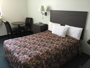 Chambre Standard, 1 grand lit | Bureau, fer et planche à repasser, lits bébé (en supplément)