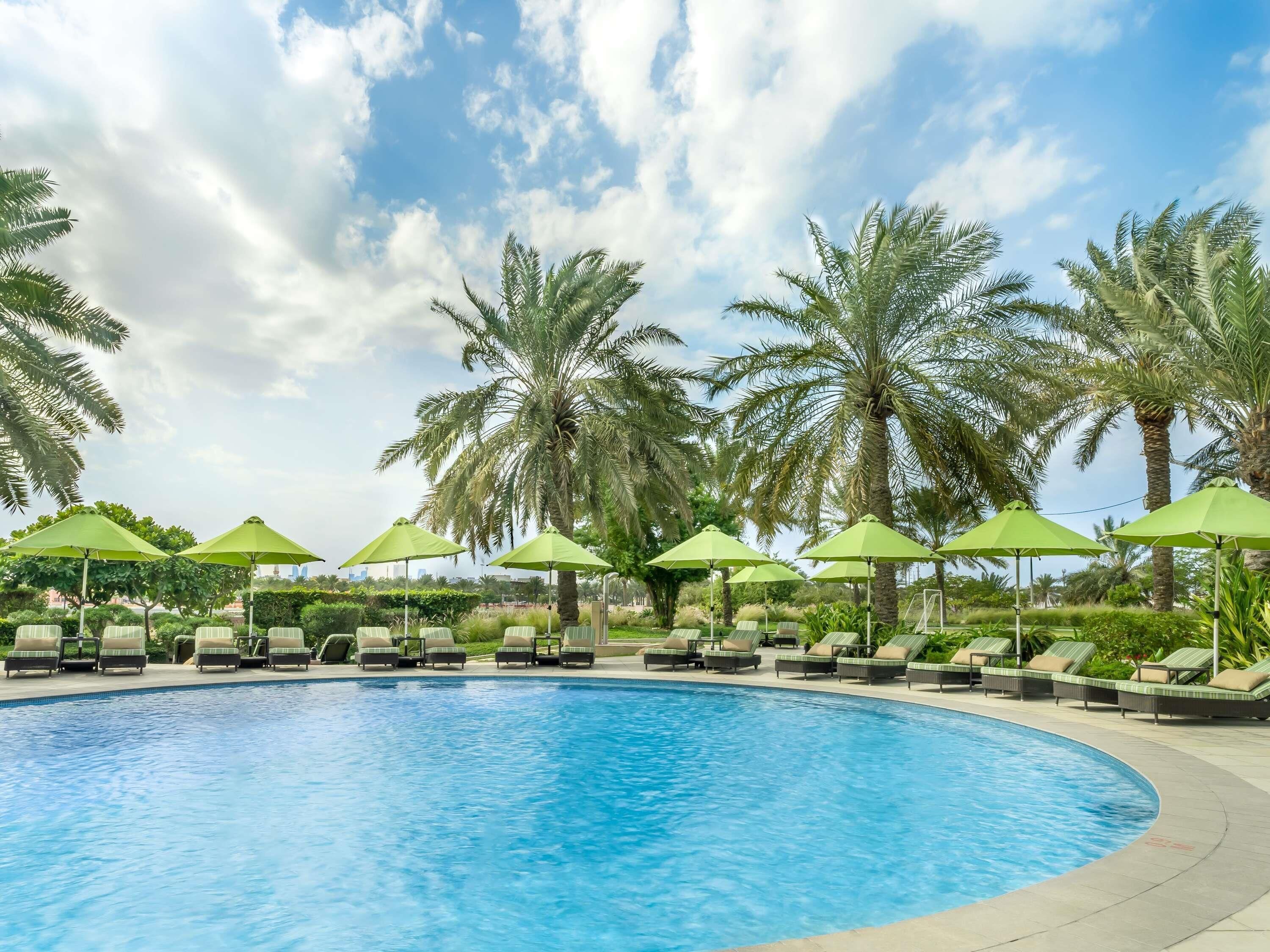 حمام سباحة