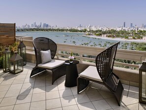 Diplomatic Suite | Literie de qualité, couette en duvet, minibar, coffre-fort