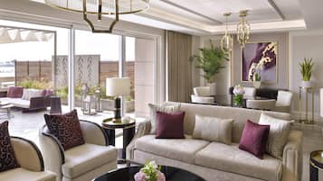 Ambassador Suite | Biancheria da letto di alta qualità, copriletto in piuma, minibar