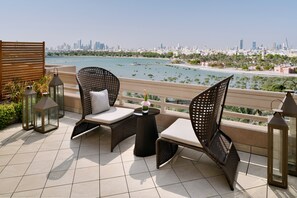 Deluxe Room, 1 King Bed | Balcony
