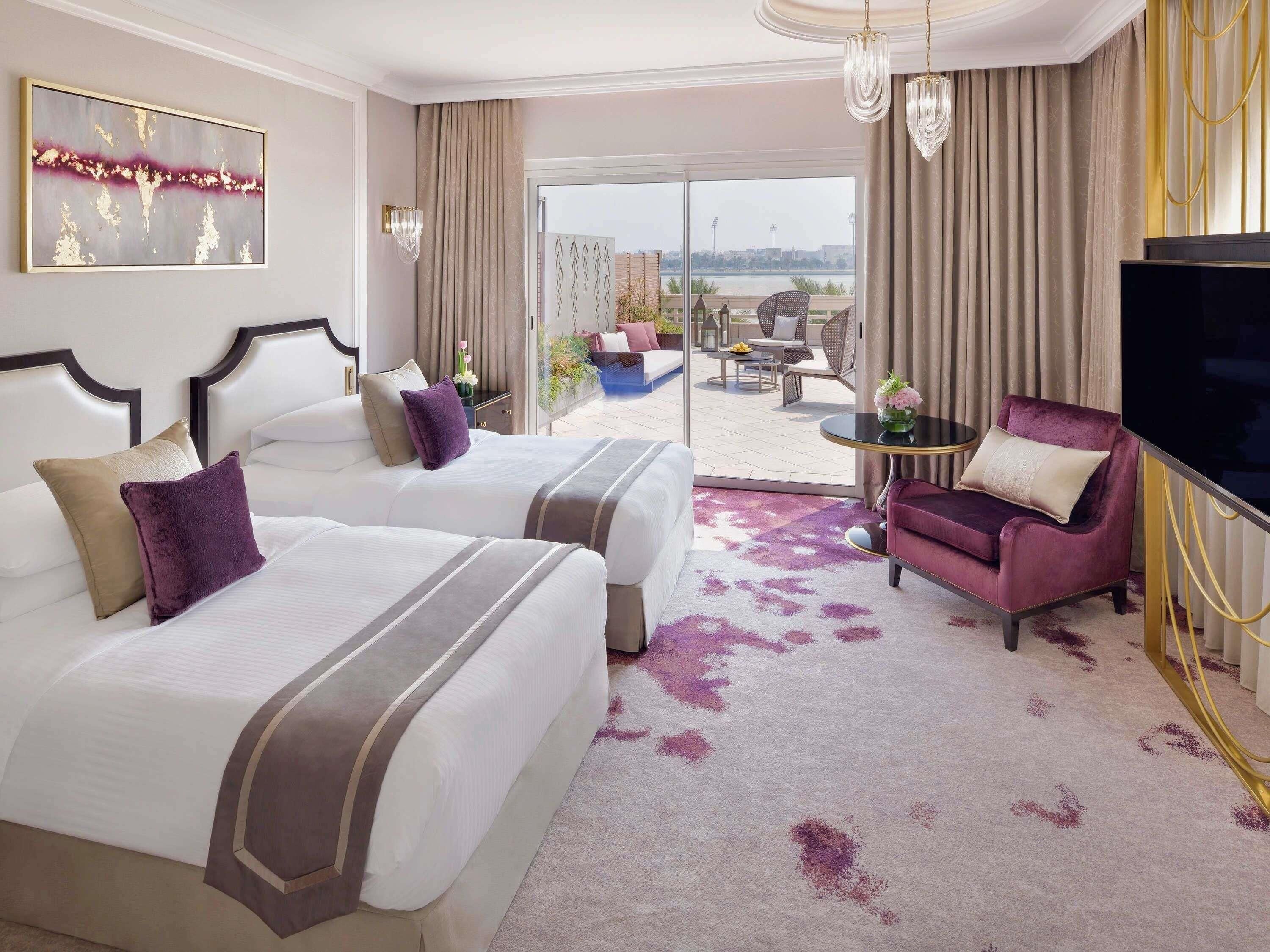 Ambassador Suite | Ropa de cama de alta calidad, edredones de plumas, minibar y caja fuerte