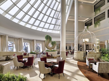 Restaurant. Mövenpick Hotel Bahrain
