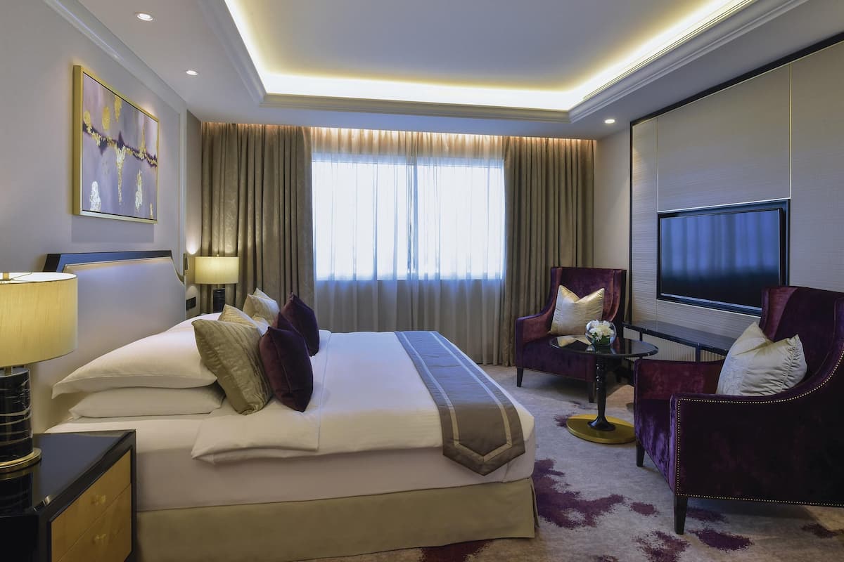 Premium bedding, down comforters, minibar, in-room safe