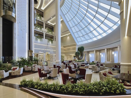 Restaurant. Mövenpick Hotel Bahrain