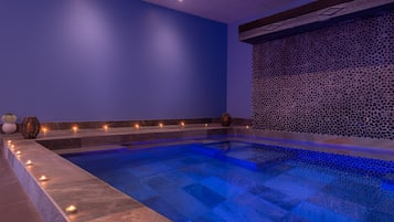 Couples treatment rooms, steam room, body treatments, prenatal massages