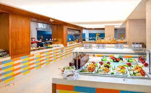 Buffet déjeuner gratuit tous les jours
