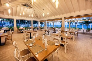 4 Restaurants, Frühstück, Mittagessen, Abendessen, internationale Küche