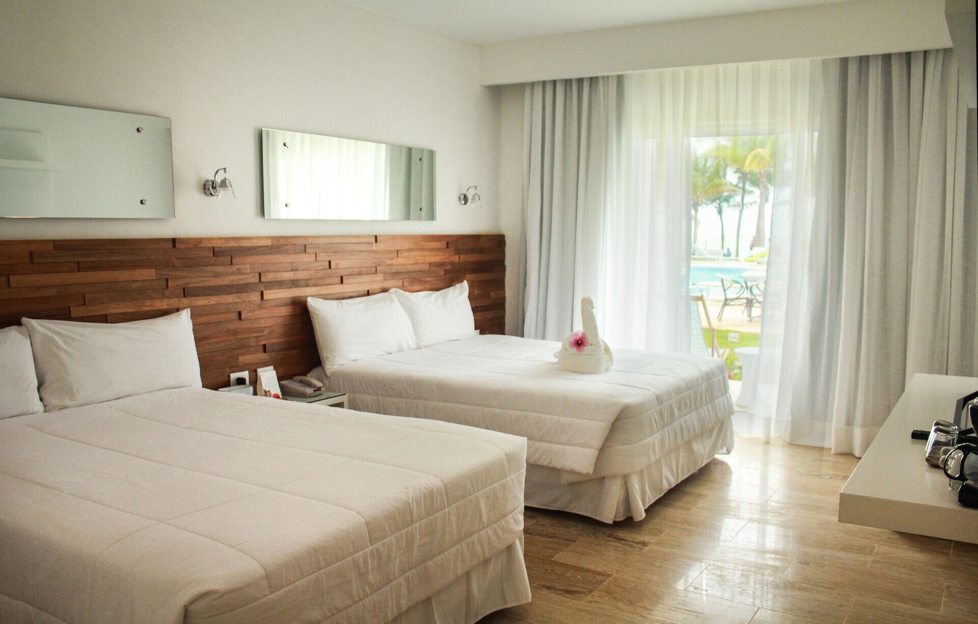 Frigobar, cofres nos quartos, individualmente decorados