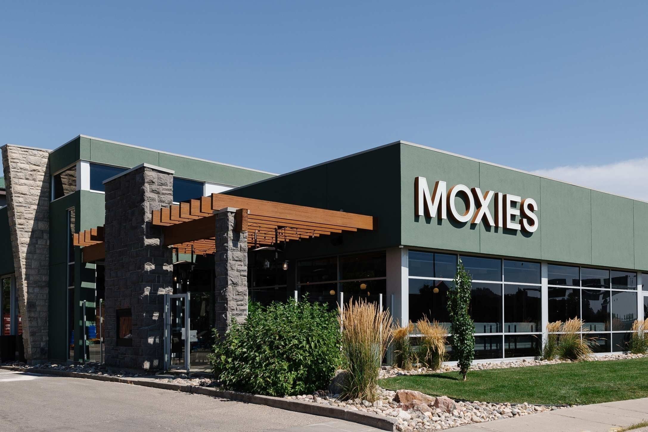 2 restaurants, breakfast, lunch, dinner served; American cuisine