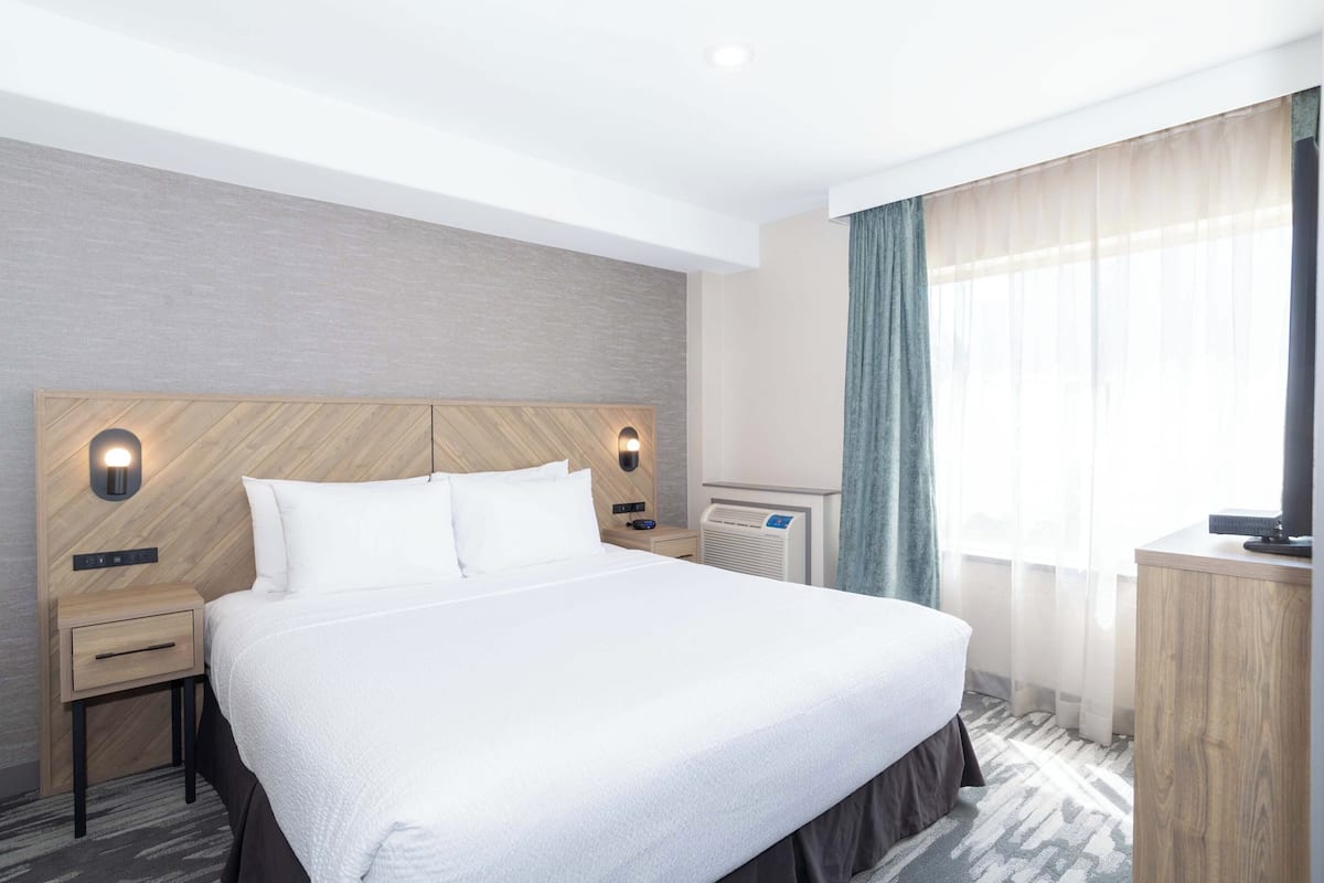 Deluxe Suite, 1 King Bed with Sofa bed, Kitchenette | 1 bedroom, desk, laptop workspace, blackout drapes