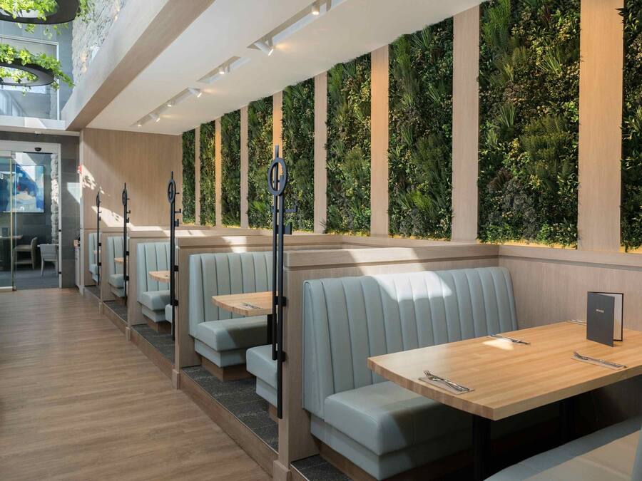 2 restaurantes; se sirve desayuno, almuerzo y cena; cocina americana