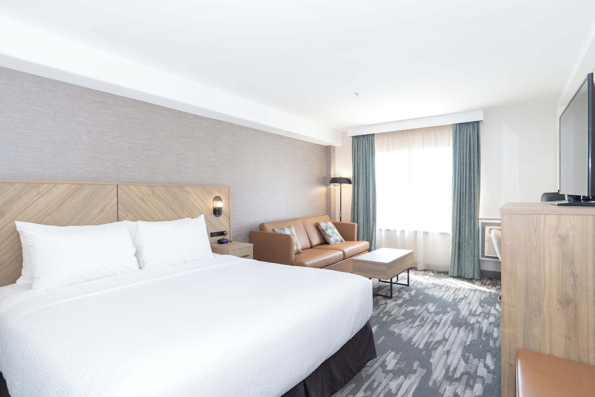 Standard Room, 1 King Bed with Sofa bed | 1 bedroom, desk, laptop workspace, blackout drapes