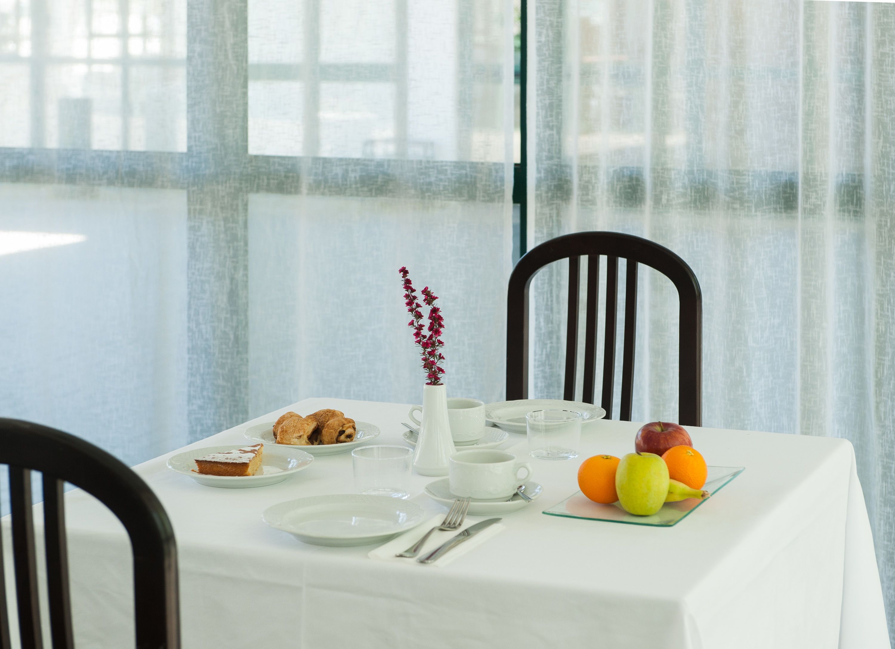 Petit déjeuner servi tous les jours en supplément