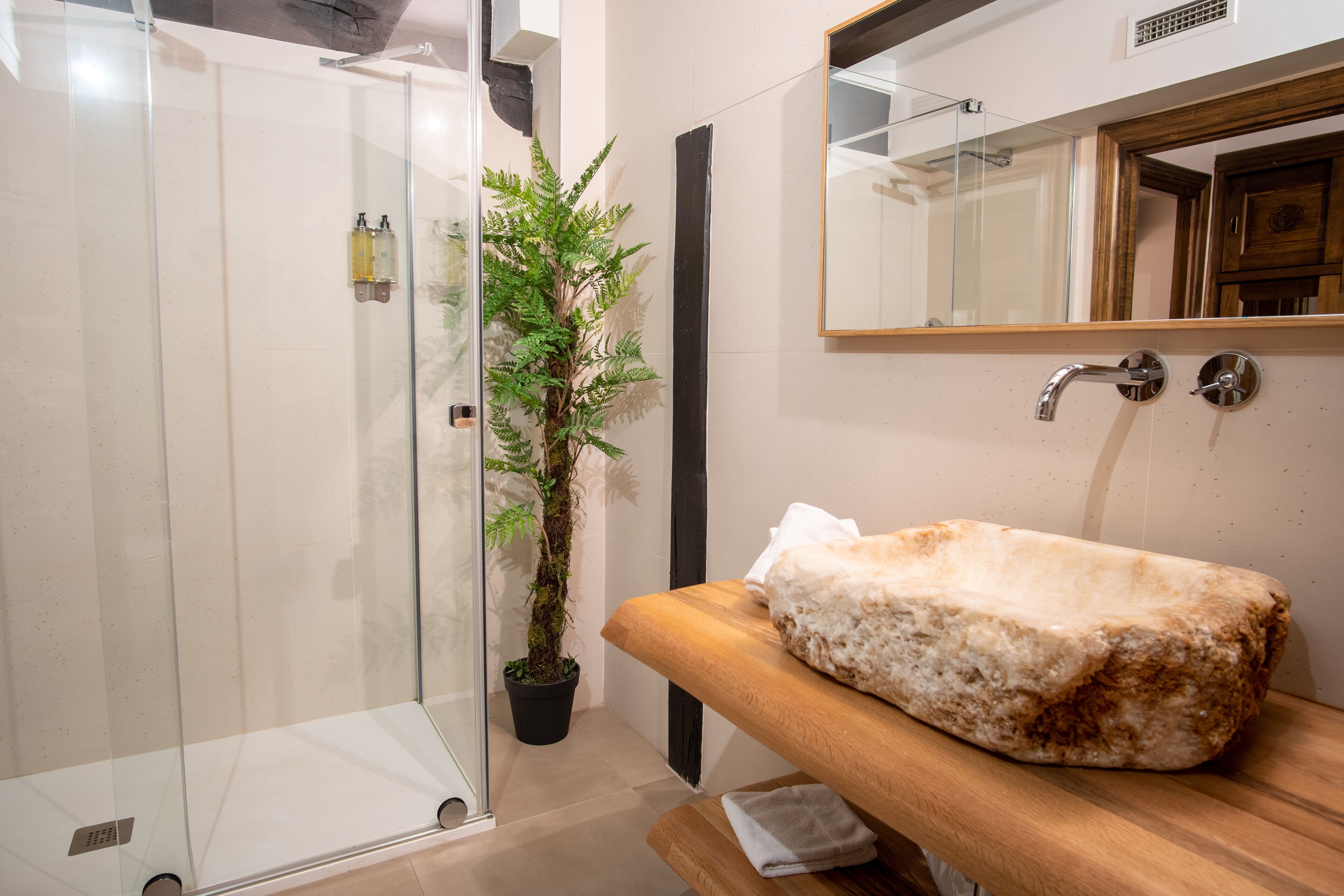 superior double room, 1 bedroom | bathroom | shower, free toiletries, hair dryer, bathrobes