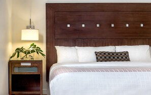 Ropa de cama de alta calidad, camas con pillow-top y minibar 