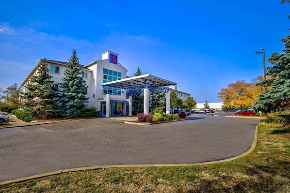 Exterior - Motel 6 Burlington, ON - Toronto West - Oakville (Burlington)