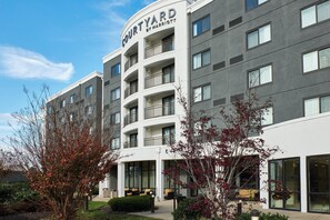 Unclassified image, 5 of 22, button - Courtyard by Marriott Bristol (Bristol)
