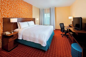Premium bedding, individually decorated, desk, iron/ironing board - Fairfield Inn & Suites by Marriott Houston Hobby Airport. (Houston)