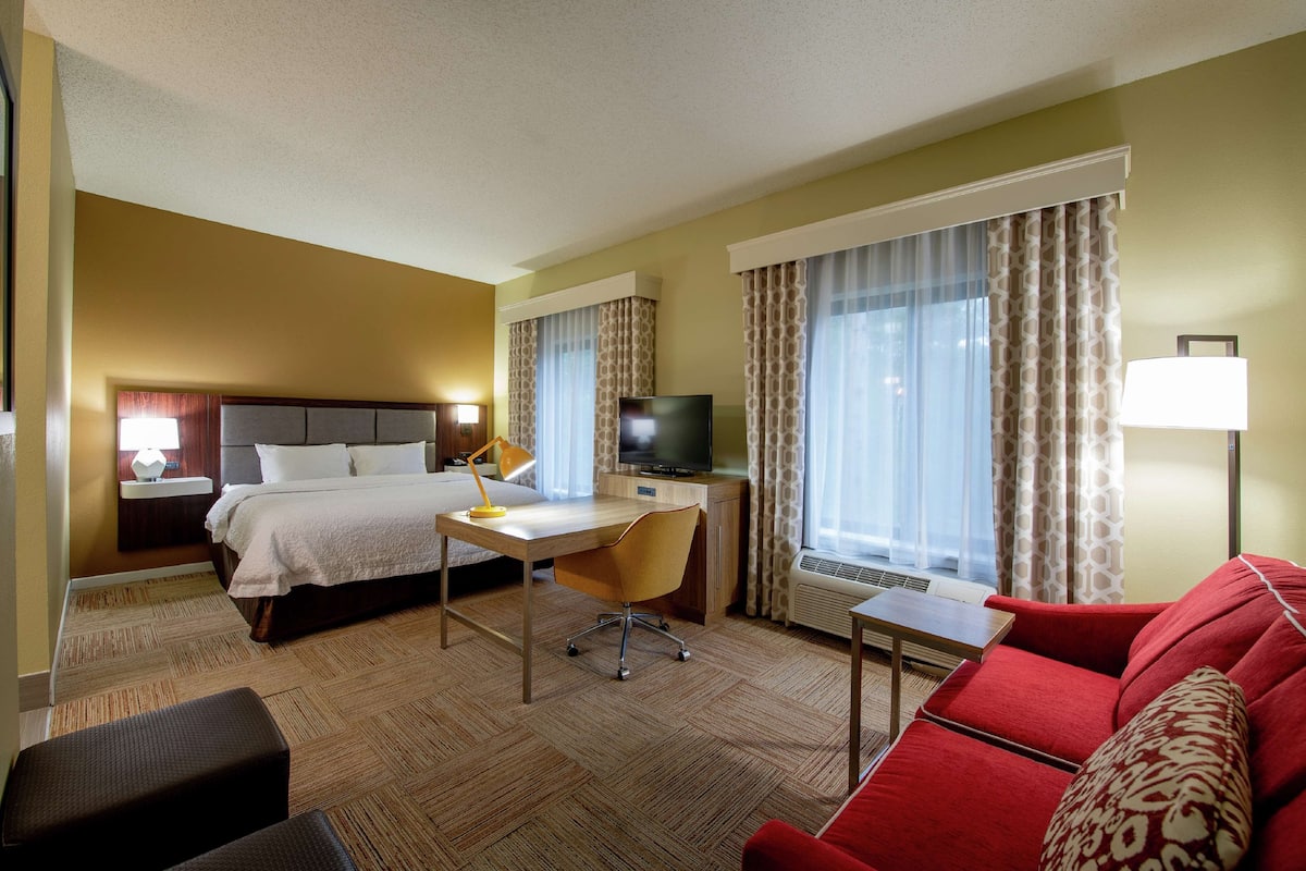 studio, 1 king bed, accessible, non smoking | pillow-top beds, desk, iron/ironing board, free cots/infant beds