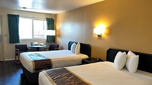 Blackout curtains, iron/ironing board, free WiFi, bed sheets - Econo Lodge Inn & Suites Montrose - Black Canyon Area (Montrose)