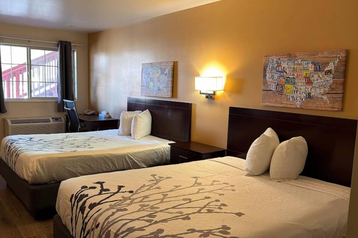 Suite, 2 queensize-senger, ikke-røyk (Efficiency, Upgrade) | Blendingsgardiner, strykejern/-brett, wi-fi (inkludert) og sengetøy