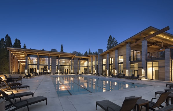 Outdoor pool, open 8:00 AM to 8:00 PM, pool umbrellas, pool loungers - The Inn at Nakoma (Clio)