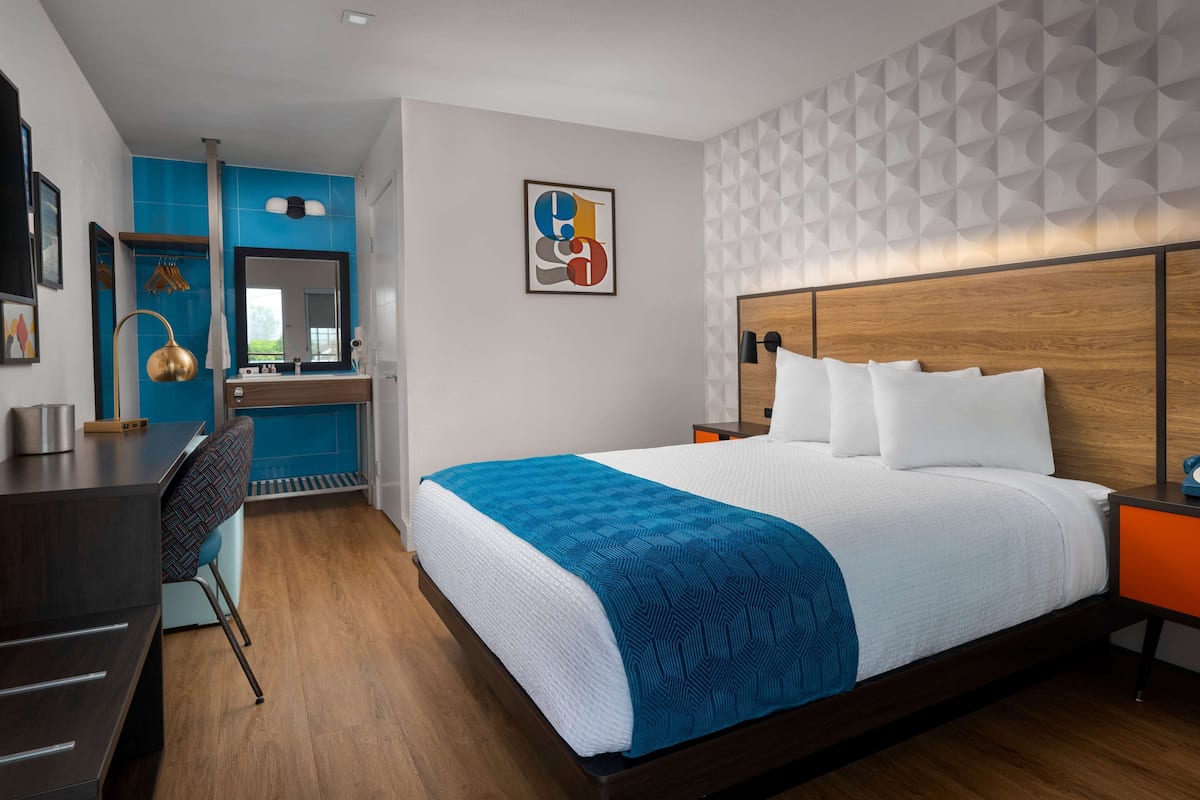 Skrivebord, skrivebord for bærbar PC og blendingsgardiner