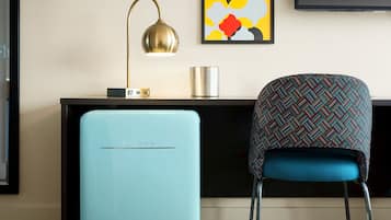 办公桌、笔记本电脑工作区、遮光窗帘、免费 WiFi