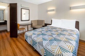 Habitación estándar, 1 cama de matrimonio, no fumadores | Cortinas opacas, tabla de planchar con plancha, wifi gratis