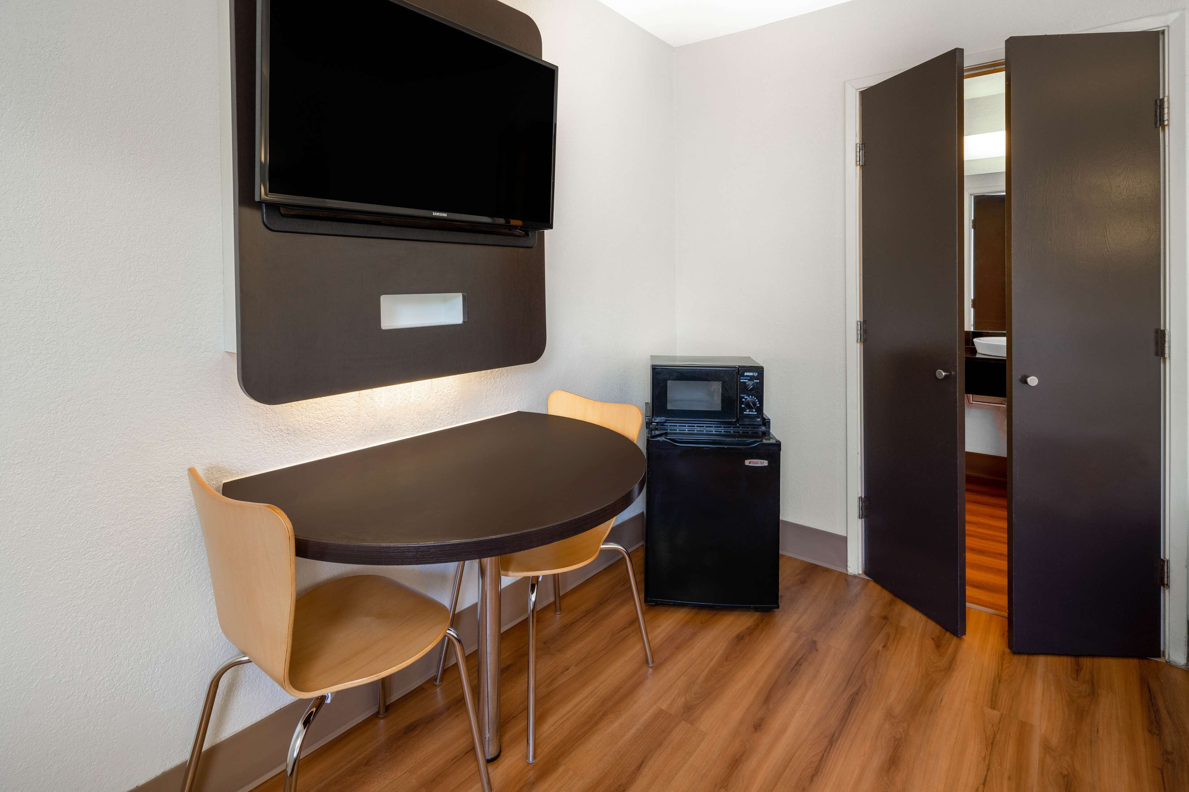 Photo - Motel 6-Santa Barbara, CA - State Street