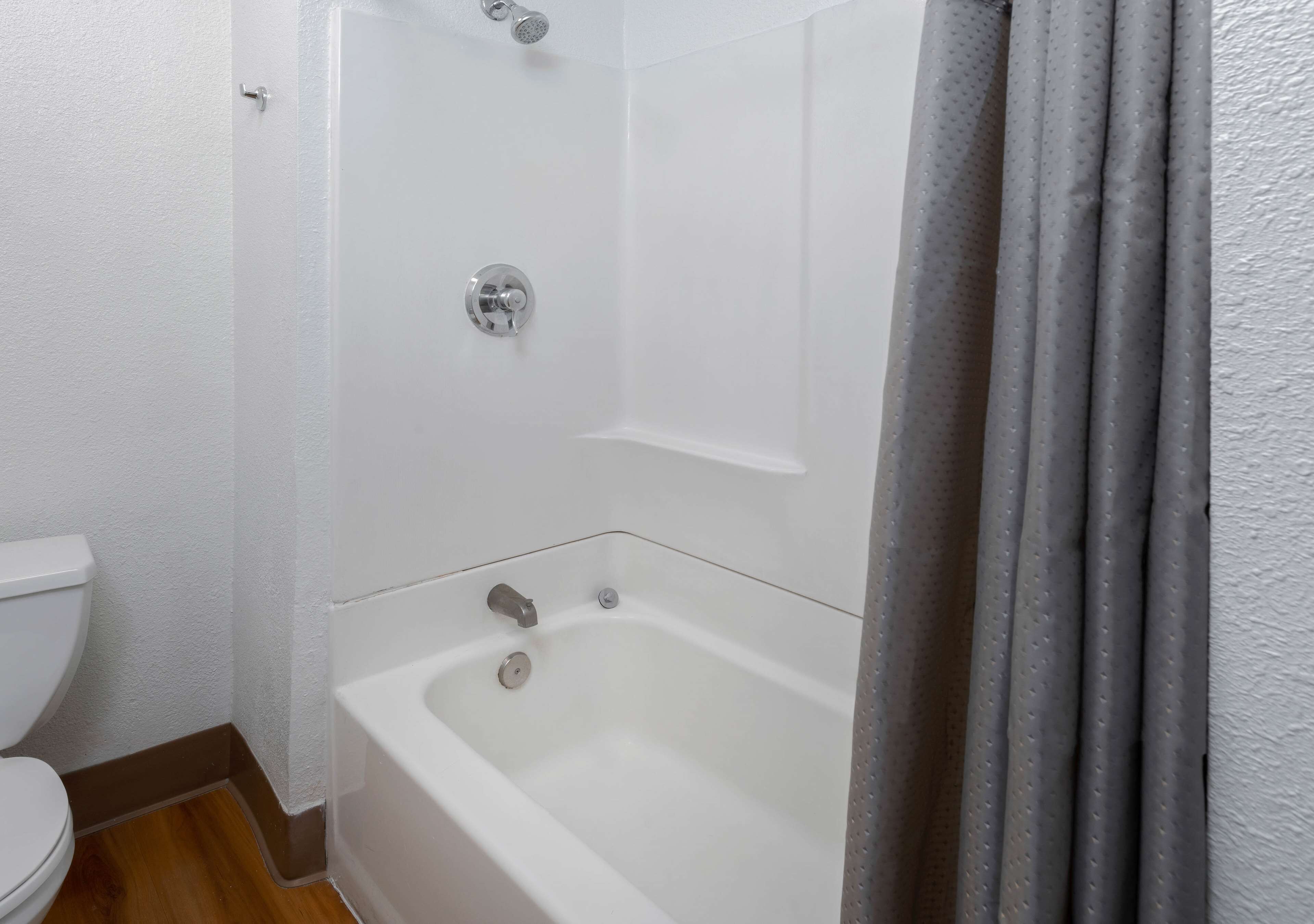 Photo - Motel 6-Santa Barbara, CA - State Street