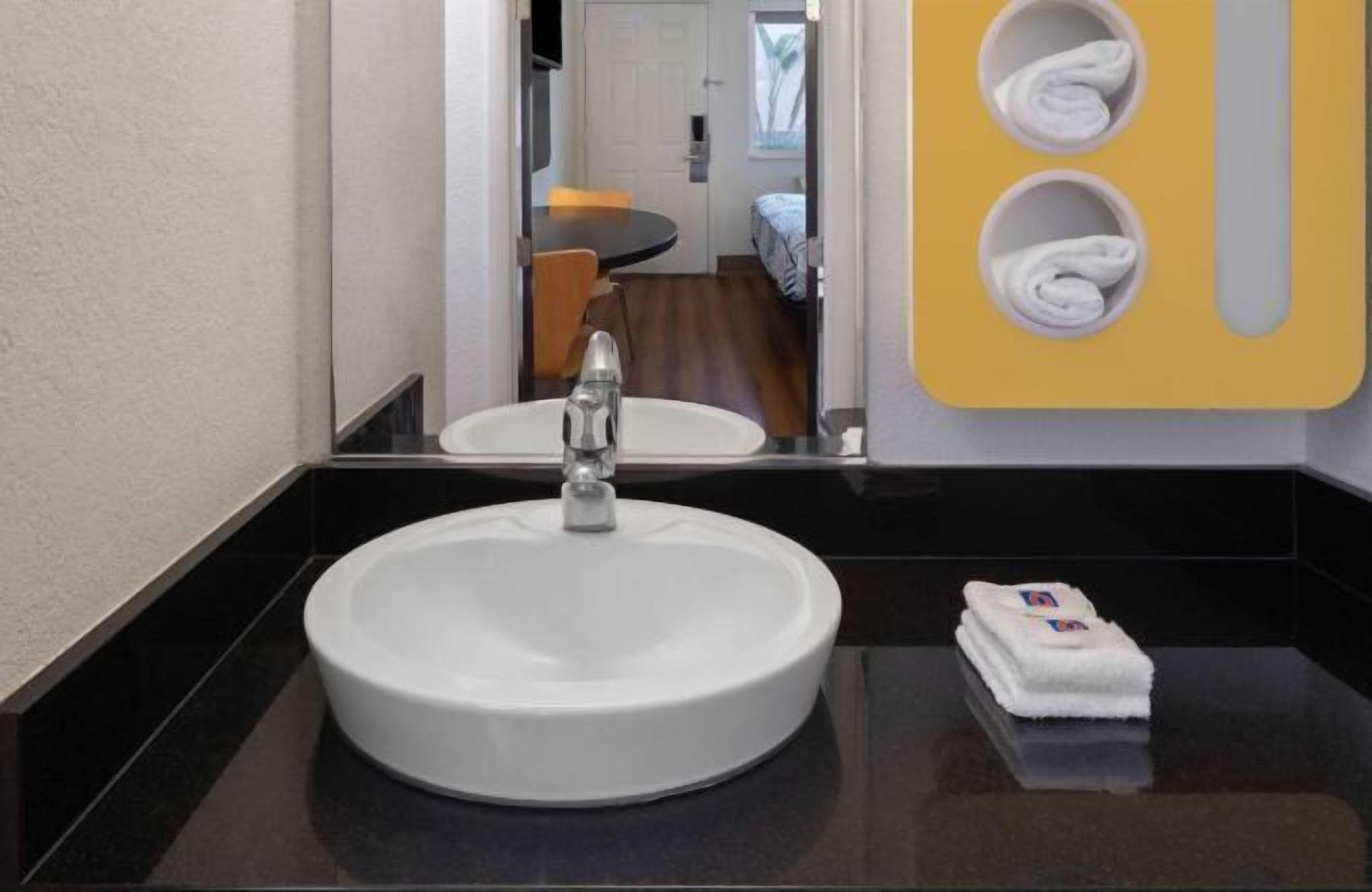 Chuveiro/banheira combinados, toalhas de banho