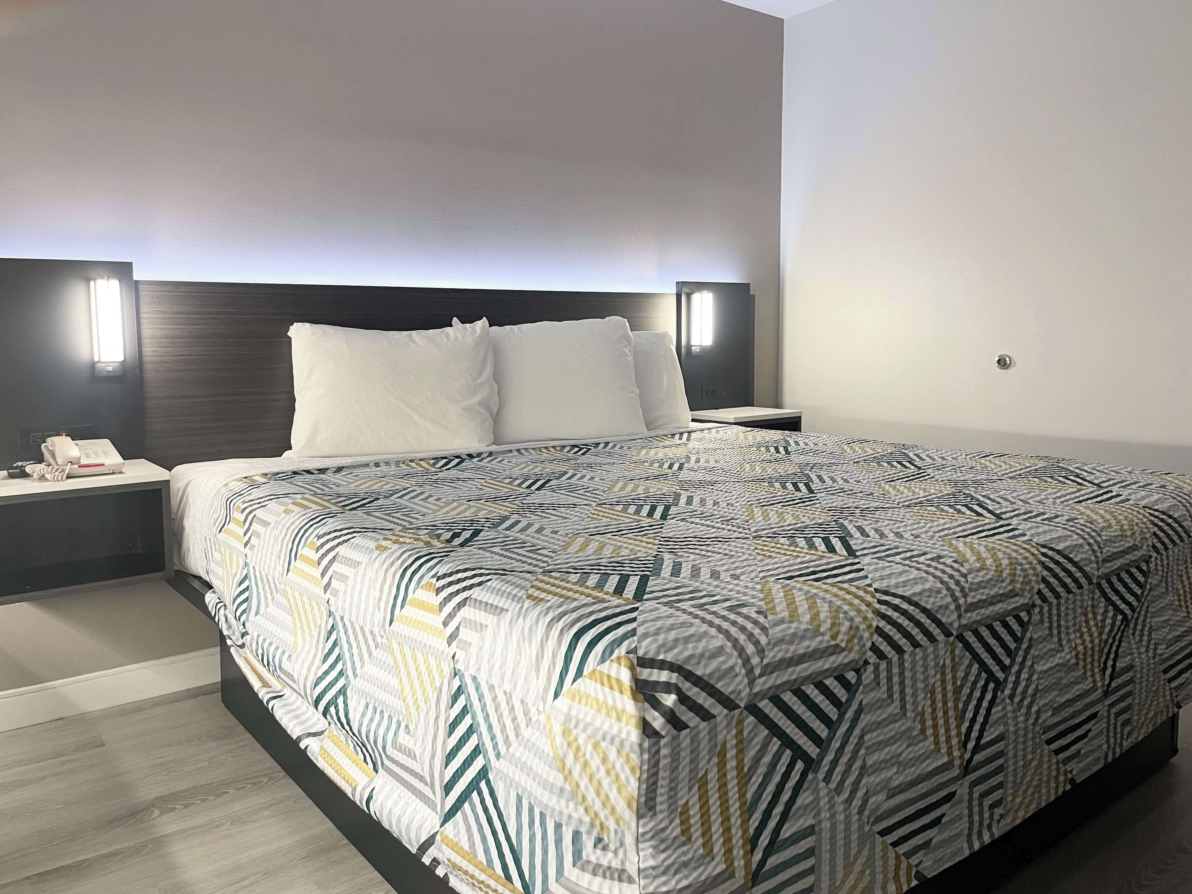 Blackout drapes, free WiFi, bed sheets