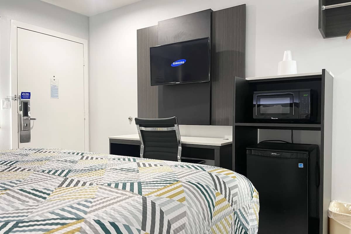 Blackout curtains, free WiFi, bed sheets