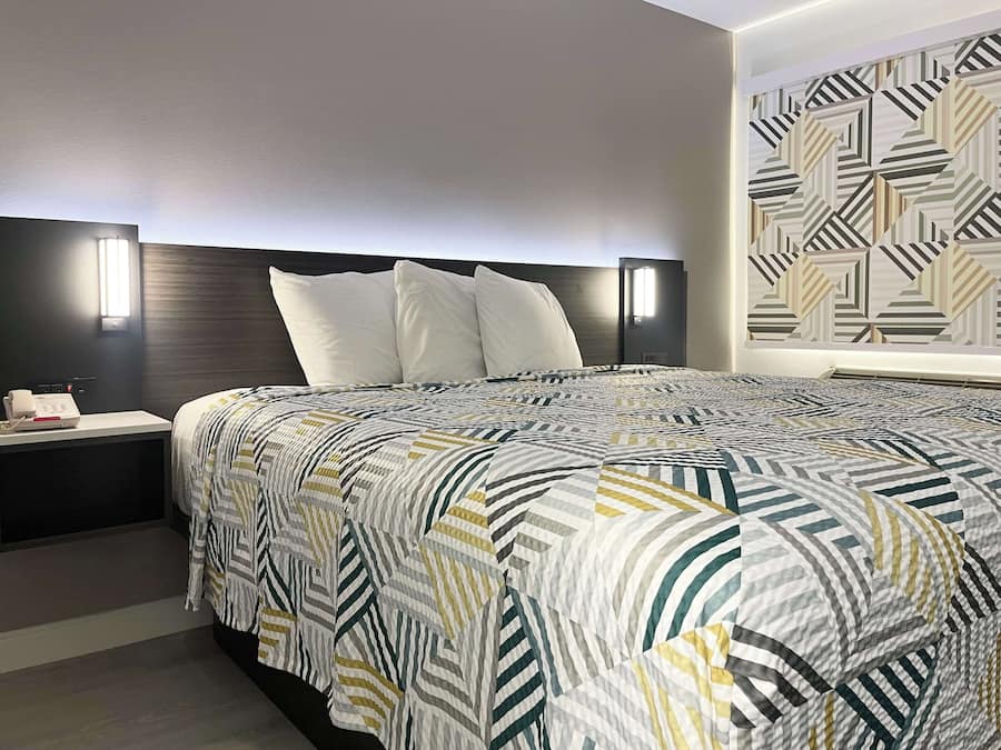 Verduisterende gordijnen, gratis wifi, beddengoed