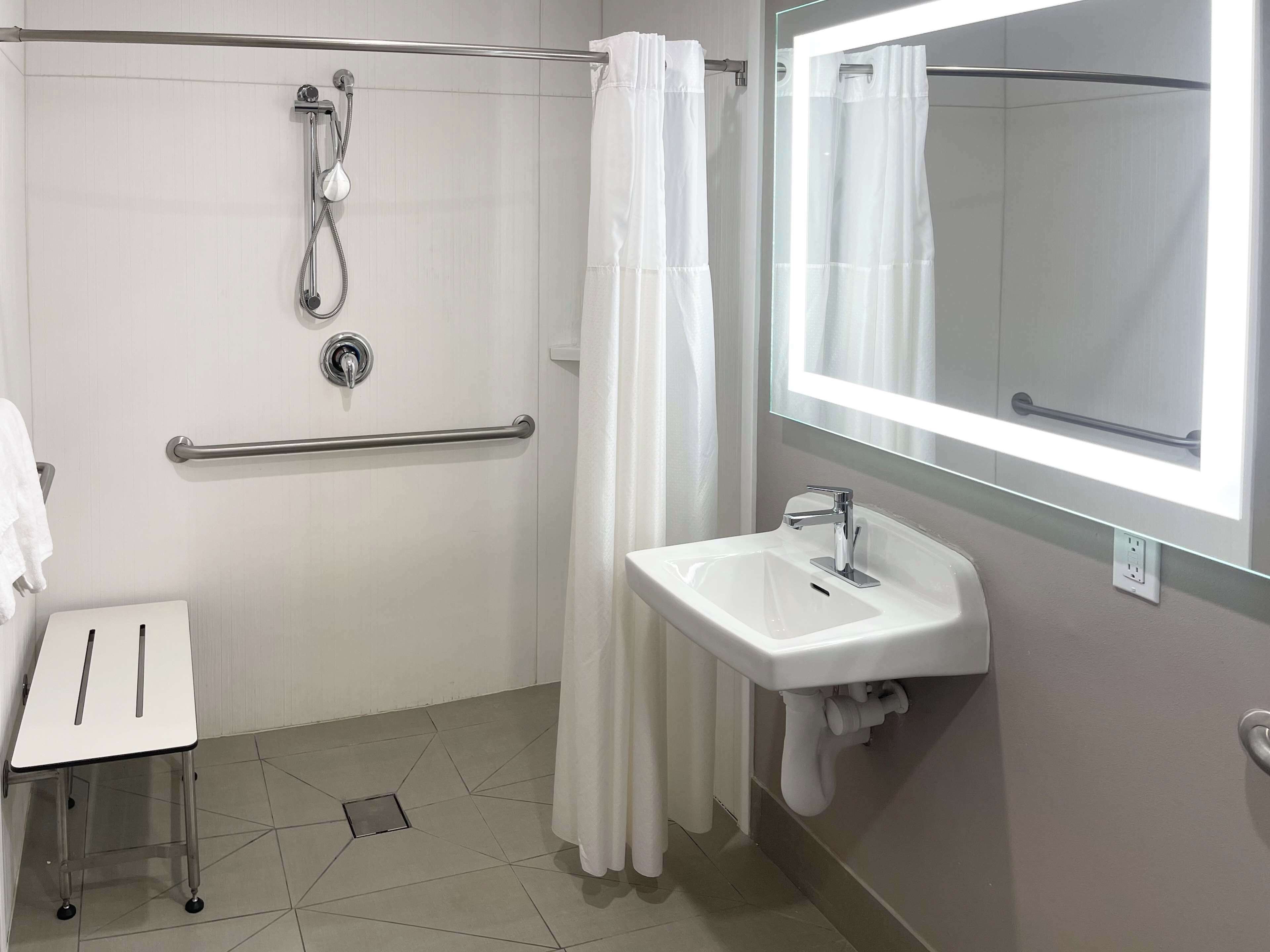 Shower, hydromassage showerhead, towels