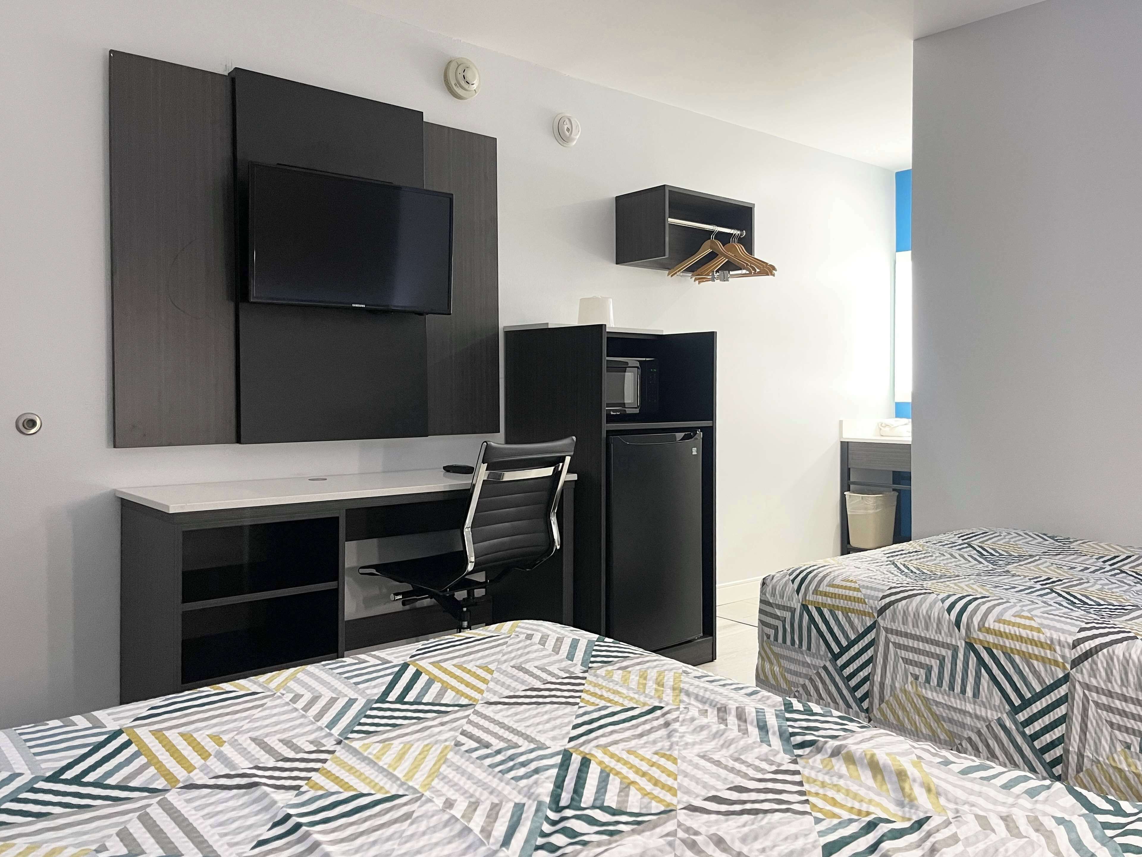 Blackout drapes, free WiFi, bed sheets